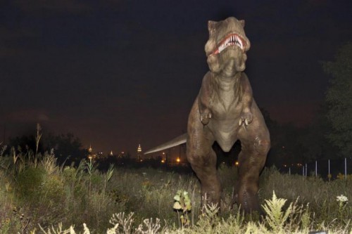Dinosaurs-theme-park-now-has-night-tours